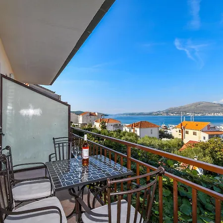 Apartment Mara Trogir
