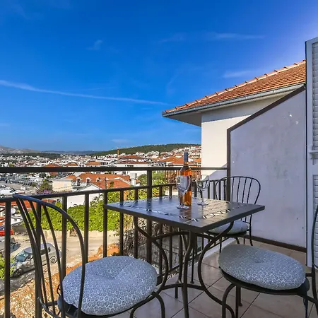 Apartment Apartment Mara Trogir