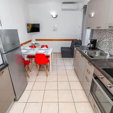 Apartment Mara Трогир